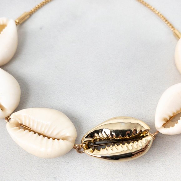 Logan Tay Puka Shell Bracelet - Picture 3 of 6